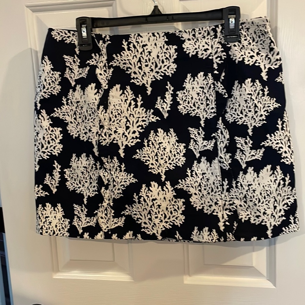 Navy and white coral print skirt